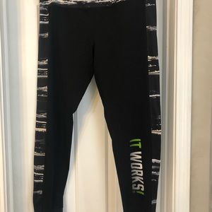 It Works athletic leggings